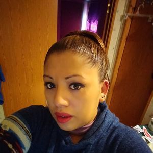 Meet your Posher, Adela